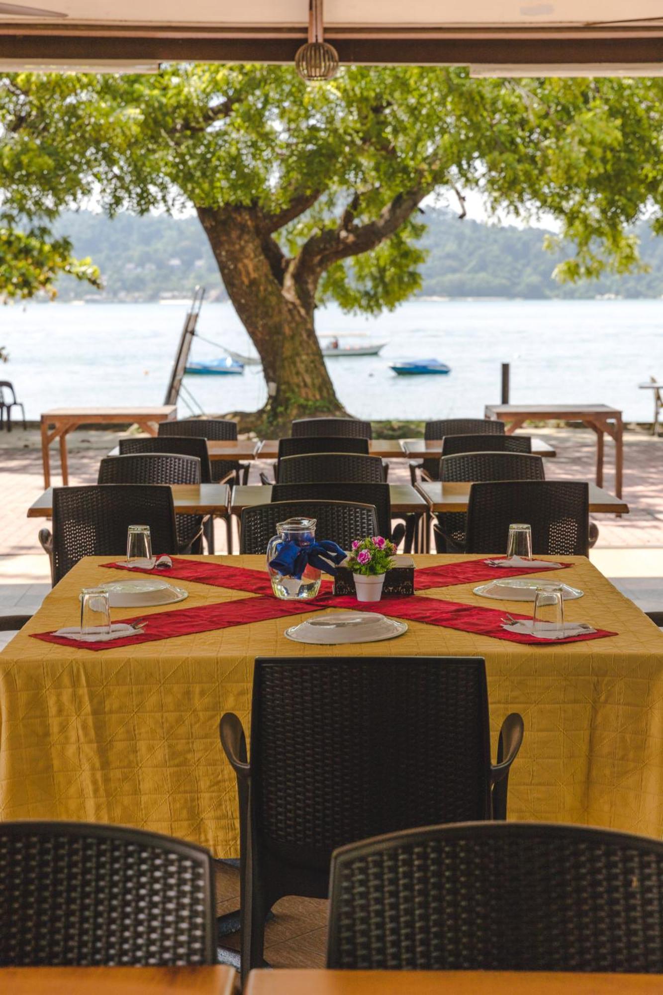 Pangkor Sandy Beach Resort Kampong Pasir Bogak Екстер'єр фото
